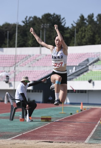 이승아, 백제왕도 익산 2025 전국육상경기대회 여자 고등부 세단뛰기 우승. 사진[연합뉴스]