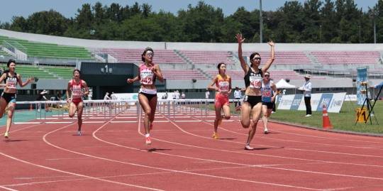 류나희, 여자 100ｍ 허들 우승. 사진[연합뉴스]
