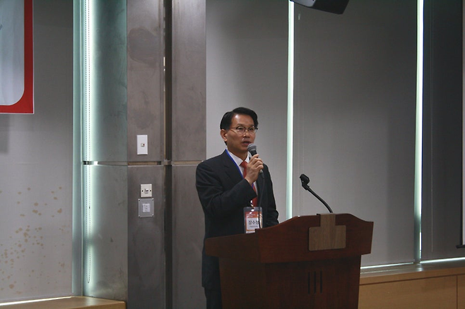 장수청 야놀자리서치 원장 겸 퍼듀대학교 교수가 발표하고 있다 / 사진=야놀자리서치