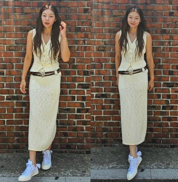 송해나가 한여름 거리 한복판을 감각적인 런웨이로 바꿨다.사진=송해나 SNS