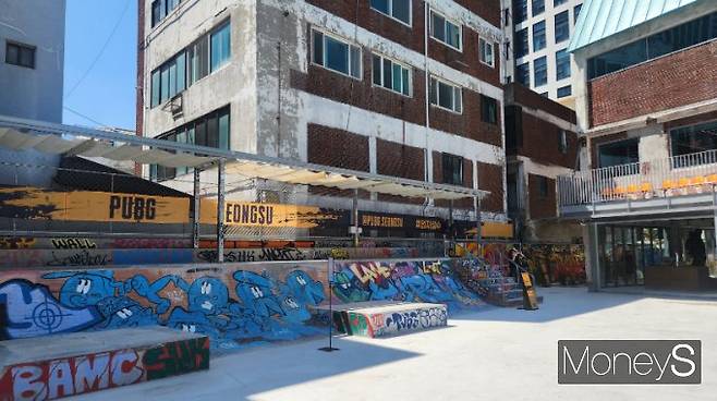 크래프톤 PUBG: 배틀그라운드의 이미지를 연상케 하는 디자인이 눈에 띈다. /사진=양진원 기자