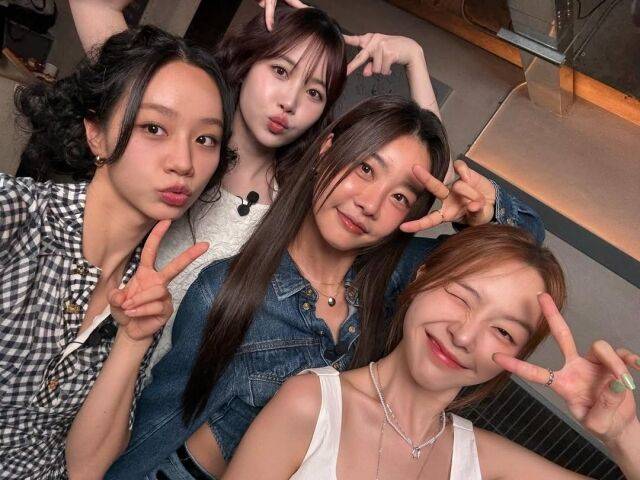 걸스데이 단체 사진./유라 인스타그램