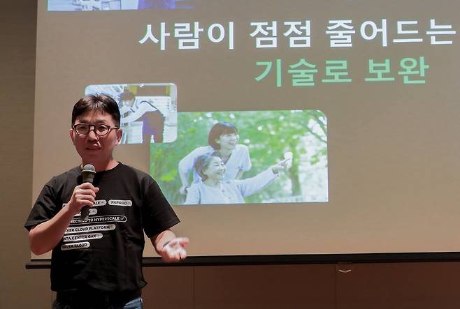 김유원 네이버클라우드 대표가 9일(현지 시간) 일본 오사카부 오사카시 소재 힐튼 오사카 호텔에서 열린 간담회에서 발언하고 있다. [네이버클라우드 제공]