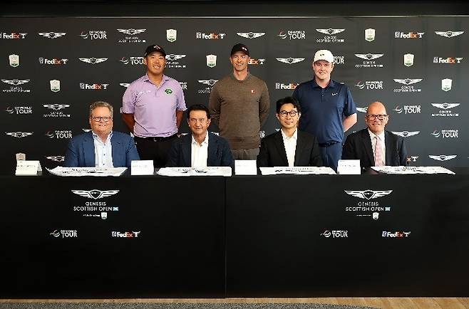 제네시스 스코티시오픈 계약 연장에 대한 조인식 장면. [사진=현대차 제공]