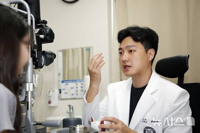 [서울=뉴시스]정준규 강동경희대병원 안과 교수. (사진= 강동경희대병원 제공) 2025.07.10. photo@newsis.com.