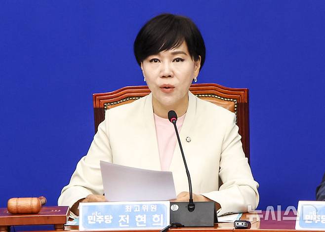 [서울=뉴시스] 김금보 기자 = 전현희 더불어민주당 최고위원이 지난달 25일 오전 서울 여의도 국회에서 열린 최고위원회의에서 발언하고 있다. 2025.06.25. kgb@newsis.com