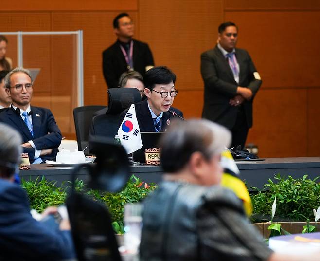 [쿠알라룸푸르=뉴시스]박윤주 외교부 제1차관은 10일 말레이시아 쿠알라룸푸르에서 개최된 제26차 아세안+3(한·일·중) 외교장관회의에 참석하여, 아세안+3 외교장관들과 함께 아세안+3 차원의 실질 협력 강화 방안 및 지역·국제 정세에 대해 의견을 교환했다. (사진=외교부 제공) 2025.07.10 *재판매 및 DB 금지