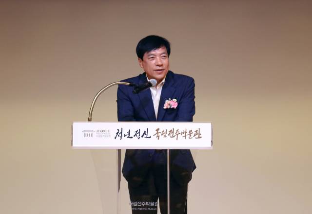 ▲더불어민주당 이성윤 의원이 지난달 26일 전북 전주시 국립전주박물관 언론 공개 행사에서 축사하고 있다. ⓒ연합뉴스