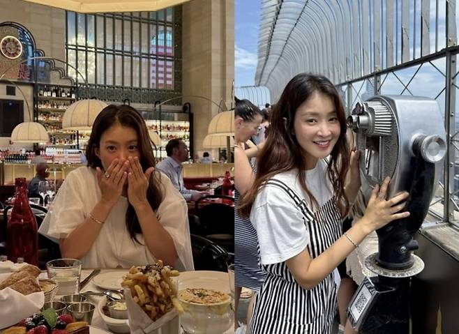 배우 이시영이 미국 뉴욕에서 아들 정윤군과 한달 살이를 하는 근황을 공개했다. 자료 : 이시영 인스타그램