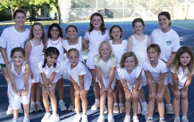 ‘캠프 미스틱’에 참가했다가 홍수에 희생되거나 실종된 여자 어린이들과 상담사 모습. 페이스북 캡처