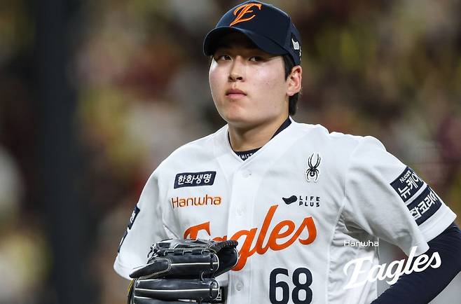 한화 조동욱이 9일 대전 한화생명볼파크에서 열린 KIA전에서 2.1이닝 무실점 투구를 한 뒤 마운드를 내려가고 있다. 조동욱은 한화 불펜진의 궂은일을 도맡으며 독수리 군단의 전반기 1위 확정의 숨은 주역 역할을 했다. 사진제공｜한화 이글스