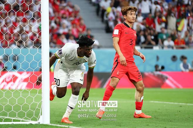 ▲ 쿠두스 이적설은 토트넘의 새로운 감독 토마스 프랭크의 강력한 의지가 반영된 결과다. 손흥민의 계약 기간이 1년 남은 상황에서, 프랭크 감독은 즉각적인 공격진 보강을 요청해 왔다. 기존에 프랭크 감독은 브렌트포드 시절 함께했던 브라이언 음뵈모 영입을 추진했지만, 맨체스터 유나이티드와의 협상 진전에 밀려 계획이 틀어졌다. 이에 대안으로 떠오른 인물이 바로 쿠두스다.