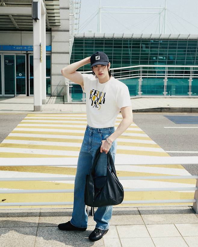 스트레이 키즈 방찬, 흰 티에 청바지 '완벽 비주얼'