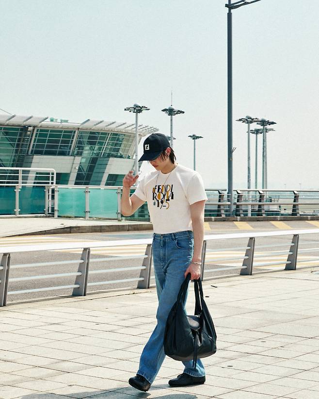 스트레이 키즈 방찬, 흰 티에 청바지 '완벽 비주얼'