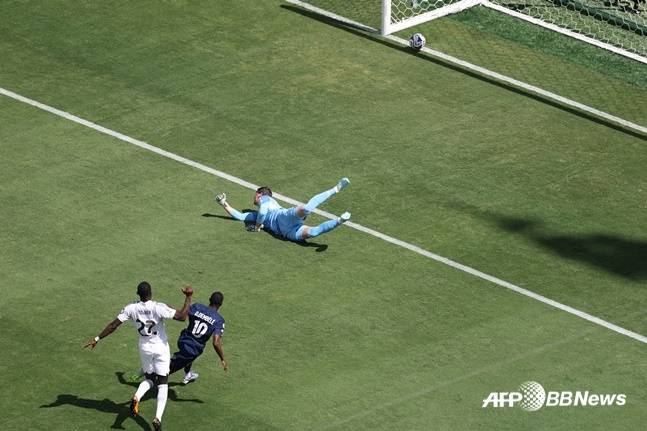 안토니오 뤼디거의 실책 장면. /AFPBBNews=뉴스1