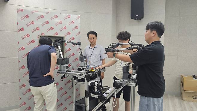 AI 로봇을 활용한 전력설비 점검 기술 시연 [ETRI 제공. 재판매 및 DB 금지]