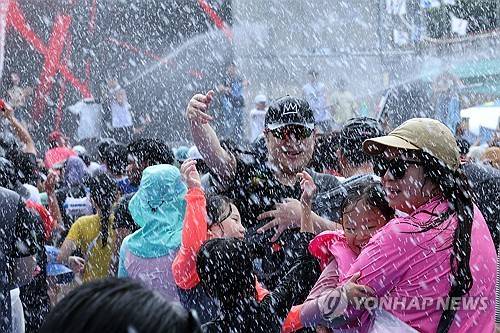 장흥 물축제 [연합뉴스 자료사진]