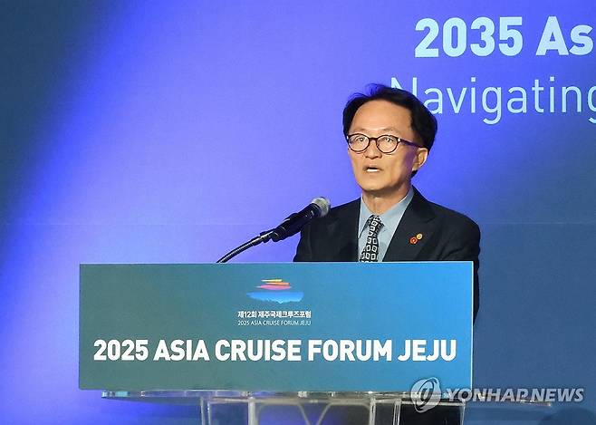 개회사 하는 고승철 제주관광공사 사장 (제주=연합뉴스) 백나용 기자 = 10일 ICC 제주에서 열린 제12회 제주국제크루즈포럼 개막식에서 고승철 제주관광공사 사장이 개회사를 하고 있다. 2025.7.10 dragon.me@yna.co.kr