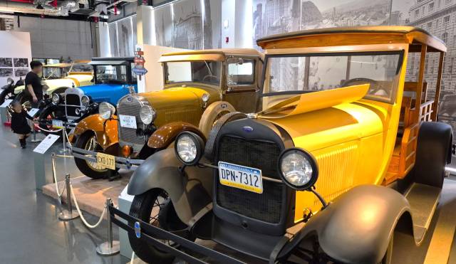 경북 경주시 세계자동차박물관에 클래식 자동차들이 전시돼 있다. 남태우 기자