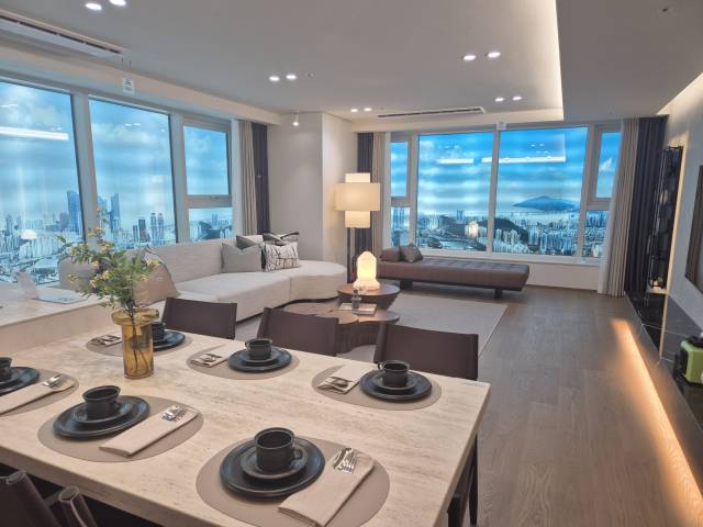 전용 125㎡ 타입의 거실. 안준영 기자