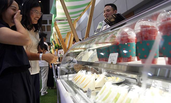 제주 식재료를 활용한 먹거리도 판매한다 ⓒ제주의소리