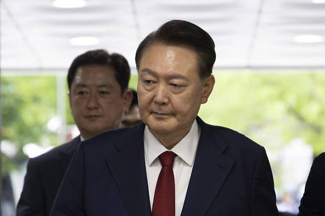 윤석열 전 대통령이 9일 서울 서초구 서울중앙지방법원에서 열린 구속 전 피의자심문(영장실질심사)을 받기 위해 출석하고 있다. (사진=뉴시스)
