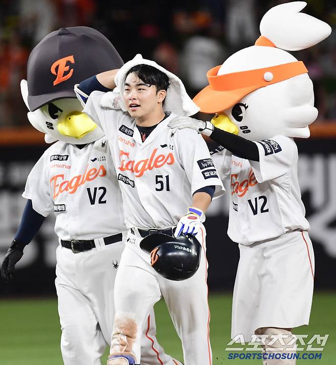 10일 대전 한화생명 볼파크에서 열린 한화와 KIA의 경기. 9회말 2사 만루. 끝내기 안타를 날린 문현빈. 대전=송정헌 기자songs@sportschosun.com/2025.07.10/