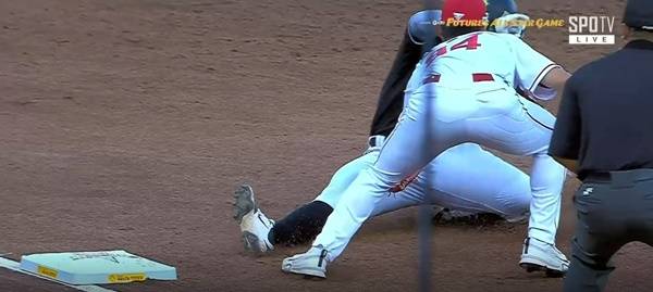 이승민의 3루 보살이 완성되는 순간. ⓒSPOTV 중계화면 캡처