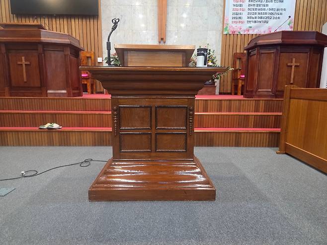 제주 성내교회 강대상 제주 선교 개척자인 이기풍 목사 때부터 사용한 것으로 전해진다. /김한수 기자