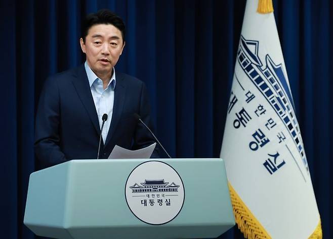 강훈식 대통령비서실장이 11일 서울 용산 대통령실 청사에서 이재명 대통령의 문화체육관광부 및 국토교통부 장관 인선을 발표하고 있다. ⓒ연합뉴스