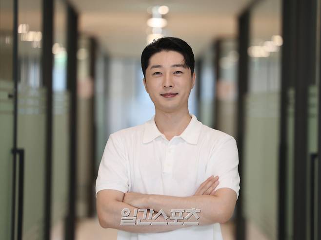 트롯가수 나현민이 8일 오후 서울 중구 순화동 KG타워에서 진행된 일간스포츠와의 인터뷰에 앞서 포즈를 취하고 있다.서병수 기자 qudtn@edaily.co.kr /2025.07.08/