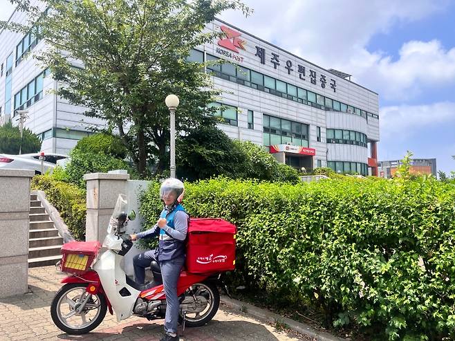 우체국 배송 업무 중 사람을 살린 제주우편집중국 강병직 집배원.
