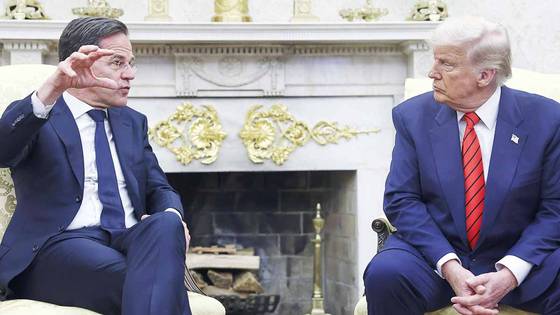 지난 3월 17일(현지시간) 마르크 뤼터 나토 사무총장과 회담하는 도널드 트럼프 미국 대통령. AP=연합뉴스