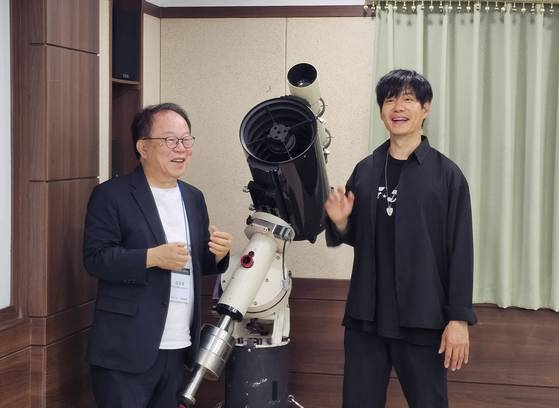 휴보 아빠 오준호 KAIST 석좌교수와 배우 유준상씨가 소백산천문대에서 만났다.. 최준호 기자