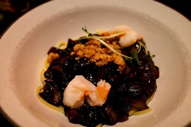 서울 강남구에 위치한 '시추안하우스 삼성점'의 자장면. 사진=이준형 블루밍비트 기자