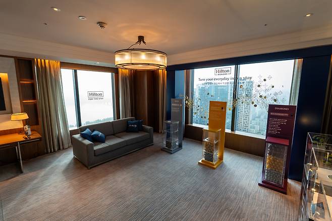 Hilton held an experiential zone at the Conrad Seoul penthouse in Yeouido District, western Seoul, on June 18 to showcase the features of its Hilton Honors AMEX cards. [HILTON]