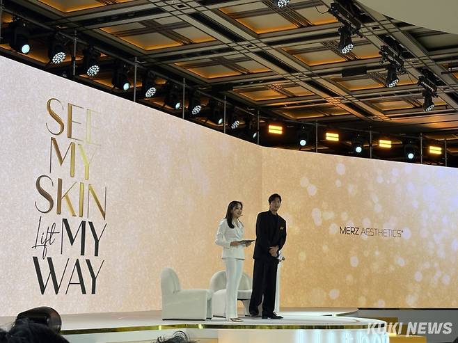 배우 이민호는 11일 서울 그랜드 하얏트 호텔에서 열린 멀츠 에스테틱스의 미디어 데이 현장을 찾아 아시아퍼시픽 캠페인인 ‘See my skin, Lift My Way’의 공식 앰배서더가 됐다고 밝혔다. 박선혜 기자