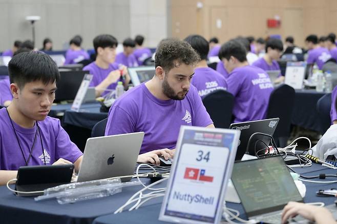 10~11일 정부세종컨벤션센터에서 열린 '2025 핵테온 세종'의 사이버보안 경진대회 모습. 세종시 제공