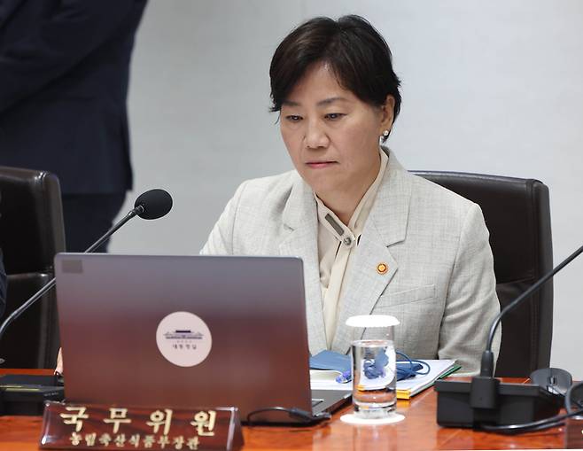 송미령 농림축산식품부 장관이 지난 1일 서울 용산 대통령실 청사에서 열린 국무회의에 참석하고 있다. [김호영 기자]