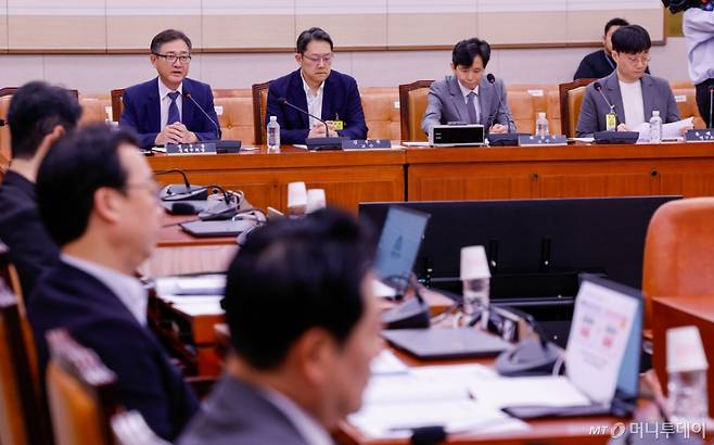 (서울=뉴스1) 안은나 기자 = 정우용 한국상장회사협의회 정책부회장이 11일 오후 서울 여의도 국회 법제사법위원회 회의실에서 열린 상법 개정안 관련 공청회에서 진술하고 있다. 왼쪽부터 정 부회장, 김우찬 고려대 교수, 최준선 성균관대 법학전문대학원 명예교수, 윤태준 주주행동플랫폼 액트 소장. 2025.7.11/뉴스1 Copyright (C) 뉴스1. All rights reserved. 무단 전재 및 재배포, AI학습 이용 금지. /사진=(서울=뉴스1) 안은나 기자