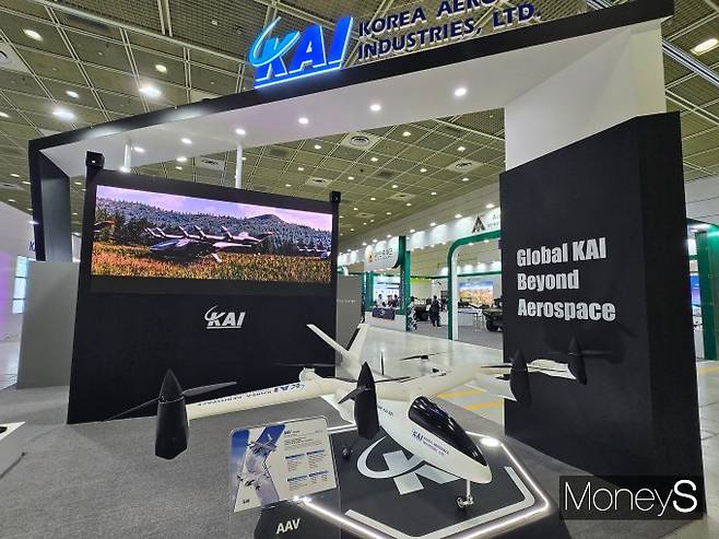 UWC 2025에서 KAI는 '미래비행체(AAV)'와 '소형 다기능 모듈화 비행체(CMMAV)'를 전시했다. /사진=김이재 기자
