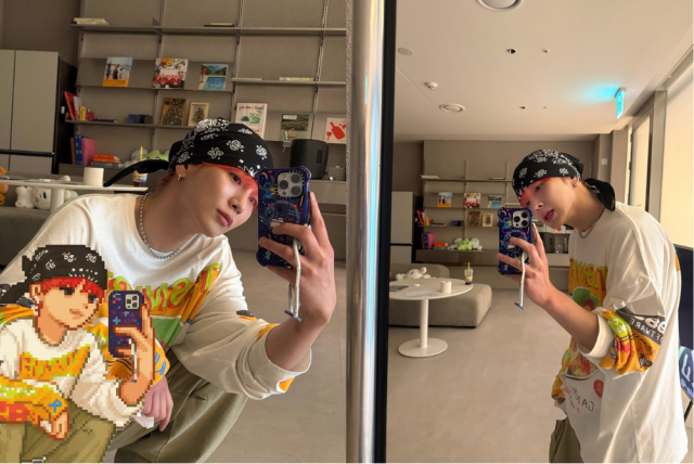 샤이니 키가 거실을 배경으로 거울 셀카를 찍어 업로드했다. / 키 인스타그램