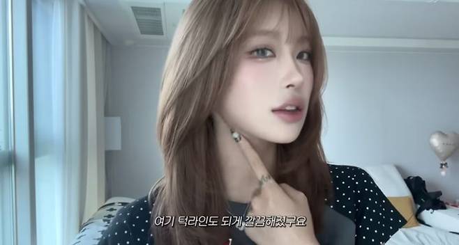 [서울=뉴시스] 최준희가 지난 8일 유튜브 채널 '준희'에  안면 윤곽, 눈 밑 뒷트임 성형수술 후기를 밝혔다. (사진=유튜브 채널 '준희' 캡처) 2025.07.11. photo@newsis.com  *재판매 및 DB 금지