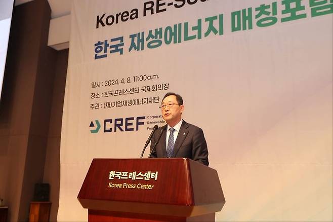 [해남=뉴시스] 솔라시도 RE100(재생에너지 100%) 관련 사례발표하는 명현관 전남 해남군수. (사진=해남군 제공) 2025.07.11. photo@newsis.com *재판매 및 DB 금지