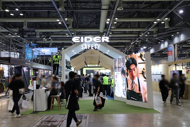 워크웨어 브랜드 아이더세이프티(EIDER SAFETY)가 일산 킨텍스에서 열린 ‘2025 스마트 안전보건박람회(KISS)’에 독립 부스로 첫 참가했다고 11일 밝혔다. 아이더세이프티 제공