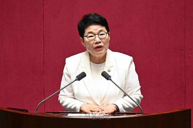 임이자 신임 국회 기획재정위원회 위원장이 10일 국회에서 열린 본회의에서 인사말을 하고 있다. 홍윤기 기자