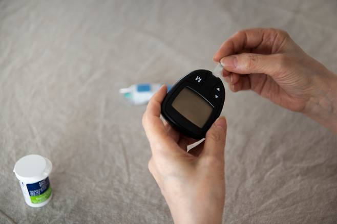 혈당 측정 이미지. 아이클릭아트