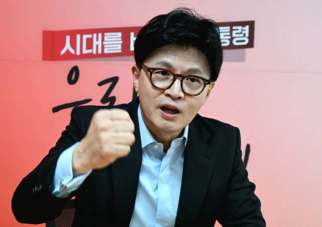 한동훈 국민의힘 대선 경선 후보가 27일 서울 여의도 캠프 사무실에서 본지와 인터뷰를 갖고 있다. 성형주 기자