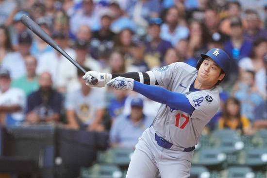 일본 언론이 LA 다저스 오타니 쇼헤이의 이도류 복귀 뒤 타격 부진과 팀 추락에 대한 부진을 강하게 지적했다. 오타니의 지명 타자 자리를 다른 베테랑 타자들에게 양보해야 한단 주장까지 나왔다. 연합뉴스