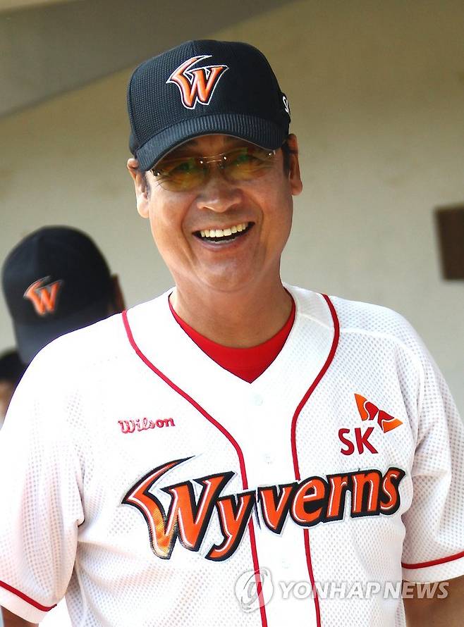 2014년 SK 사령탑 시절의 김용희 전 감독 [SK 와이번스 제공. 재판매 및 DB 금지]